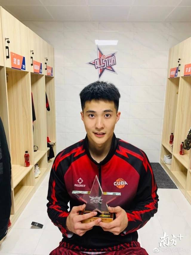 今年1月,朱松玮得到了CUBA全明星赛MVP。 今年1月,朱松玮得到了CUBA全明星赛MVP。