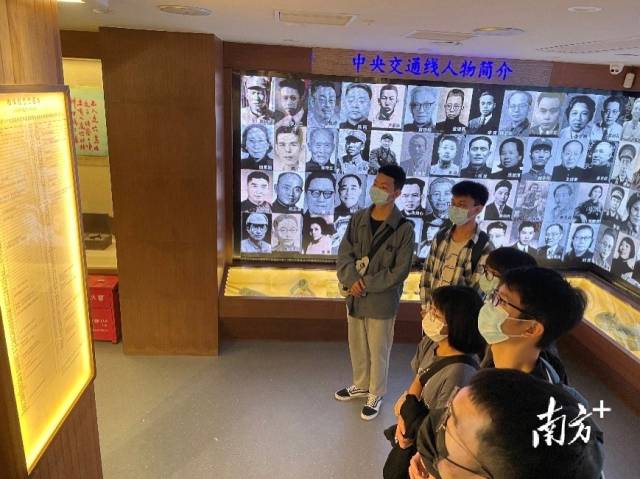 参观秘密交通线汕头交通中站旧址。 参观秘密交通线汕头交通中站旧址。