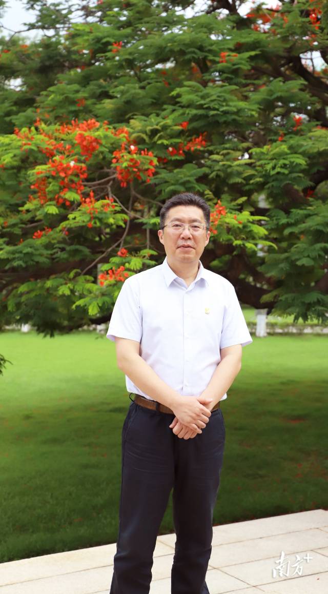 汕头大学校长郝志峰。