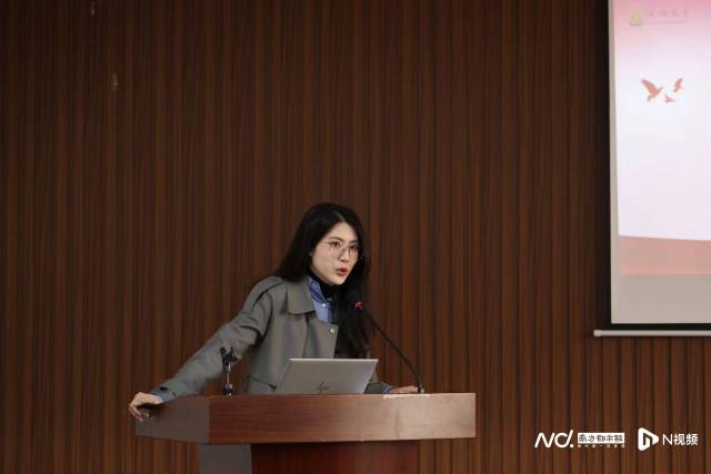 汕大视频实验室课程教师代表李佳滢分享项目进展。