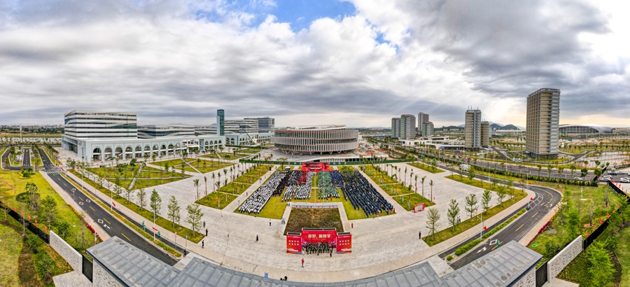 汕大精神一脉相承，两翼校区齐头并进——汕头大学举行2022年开学典礼