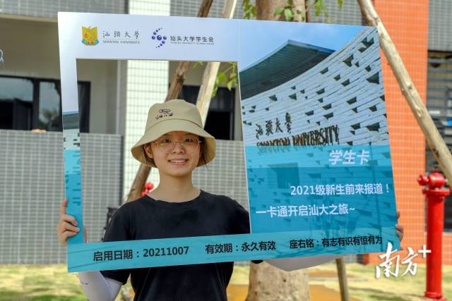 新生报到。 李德文 供图 新生报到。 李德文 供图