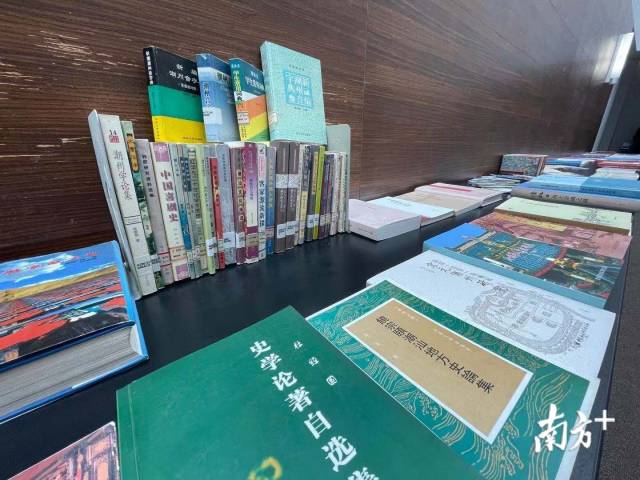 汕头大学潮汕文化研究中心成立30年,出版了许多学术著作。余丹 摄 汕头大学潮汕文化研究中心成立30年,出版了许多学术著作。余丹 摄