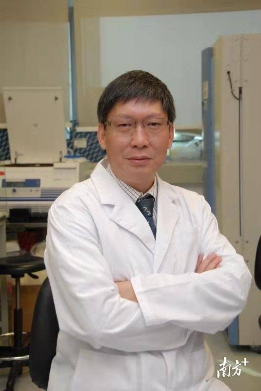 汕头大学‧香港大学联合病毒学研究所所长、粤港新发传染病联合实验室主任管轶教授。