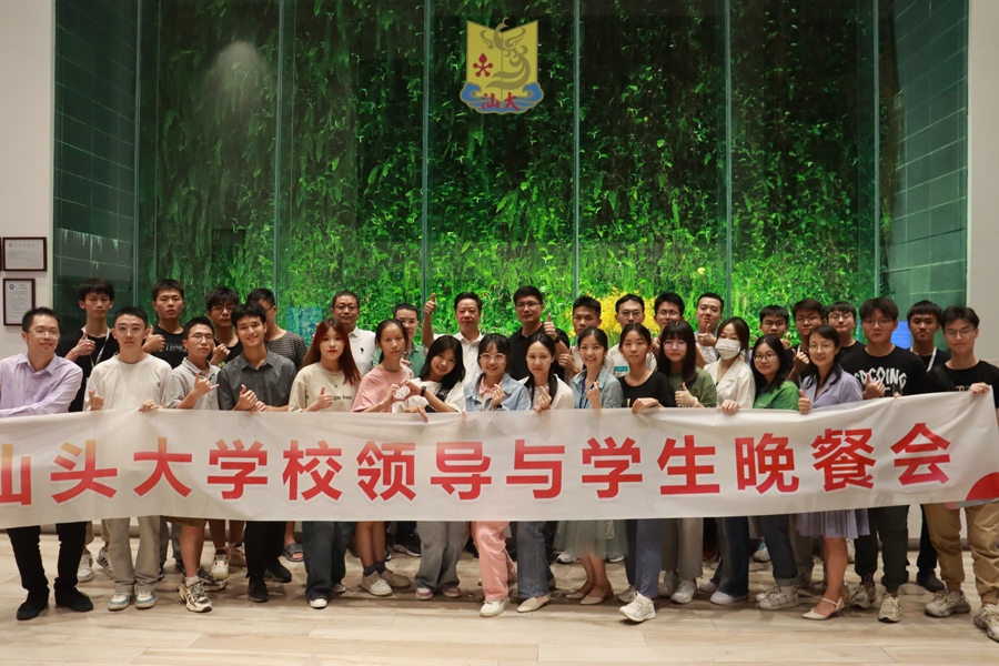 浓情中秋！校领导与学生迎中秋、话团圆