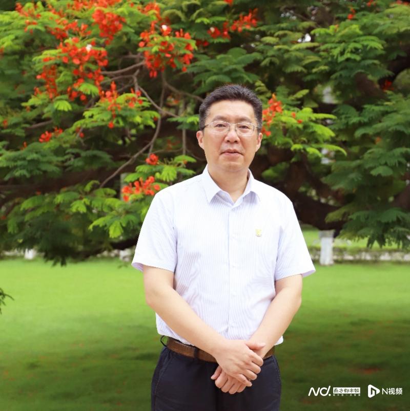 汕头大学郝志峰校长个人照.jpg