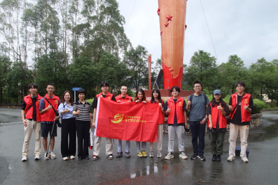 前往揭阳市揭西县火炬村参观学习