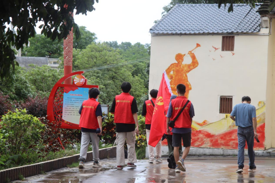 前往揭阳市揭西县火炬村参观学习
